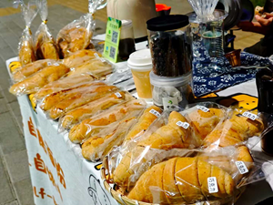 Inch Cafe On The Street 02