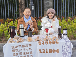 Inch Cafe On The Street 05